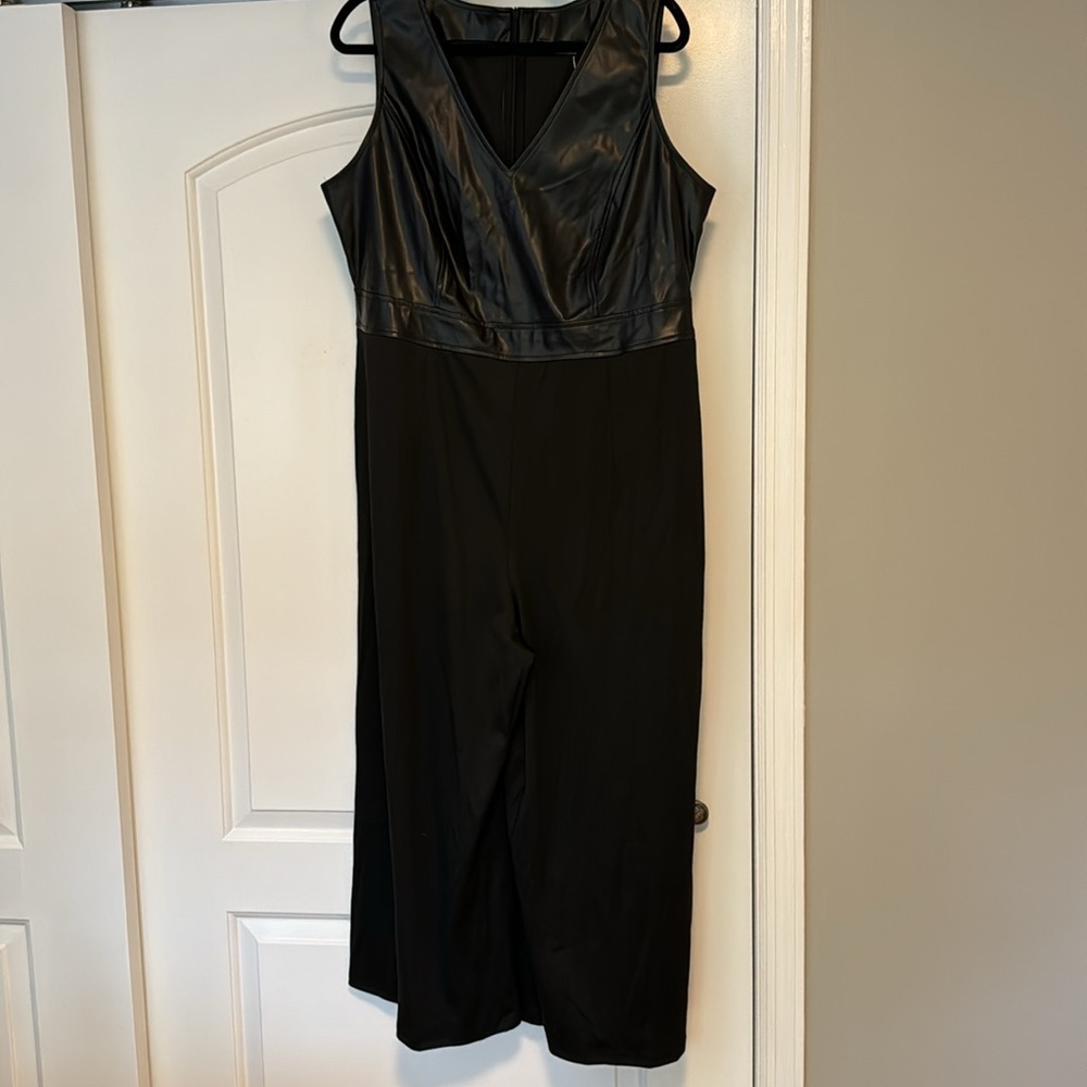 NWT! BloomChic Gray and Silver Sheath Dress V-Neck Sleeveless